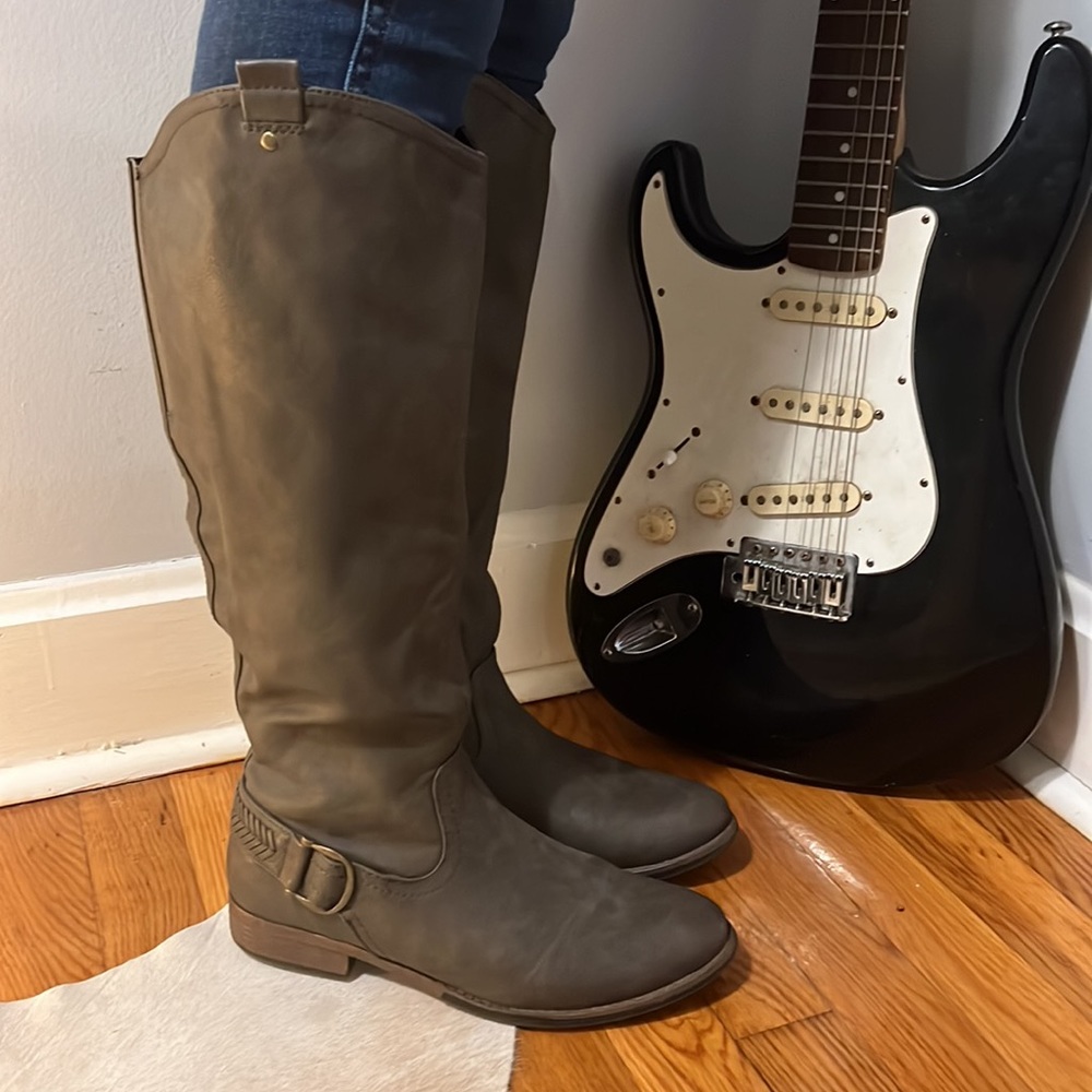 Bass Adriena Extended Calf Tall Boot sz 9.5M. Great Condition!